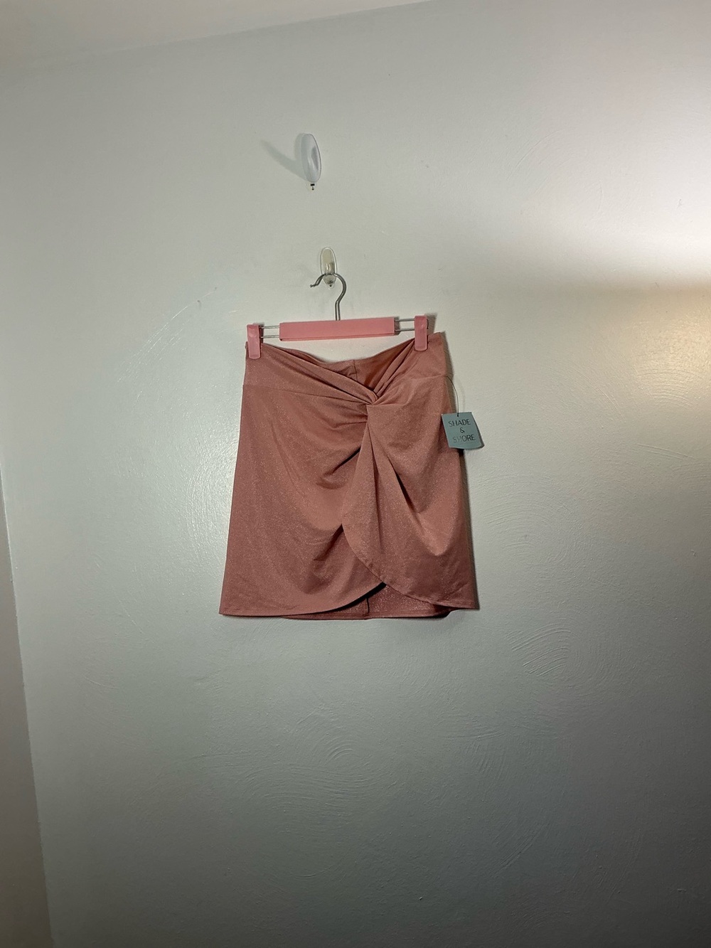Shade & Shore Twist-Front Mini Skirt in Dusty Rose
